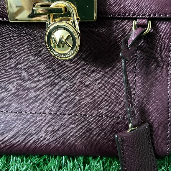 024 Michael Kors Burgundy Crossbody With Lock and Key - Picture 3 of 5